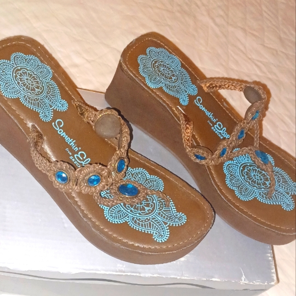 BRAND NEW WOMENS RETRO "SOMETHING ELSE" SANDALS by SKECHERS! Size 9.5